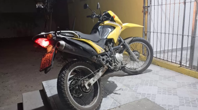 Polícia Militar localiza motocicleta roubada em Caetés