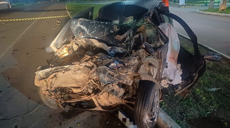 Colisão entre ônibus escolar e carro deixa um morto na BR-408, em Carpina
