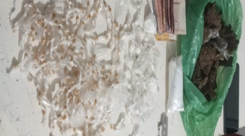 DUPLA É PRESA COM C0C@ÍN@ E CRACK DURANTE AÇÃO DA POLÍCIA MILITAR EM CACHOEIRINHA