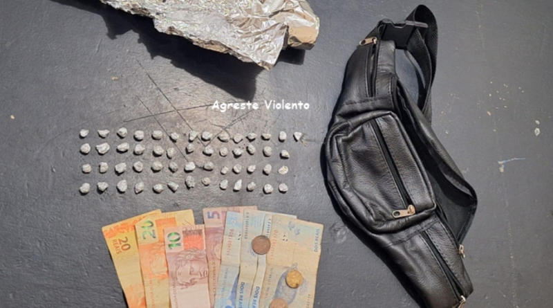 TR@FIC@NT3 É PRESO PELO 9º BPM COM PEDRAS DE CRACK EM GARANHUNS