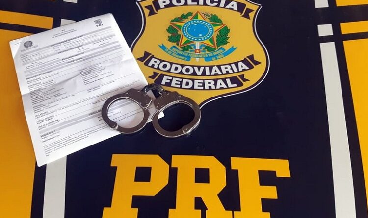 PROCURADO POR TRÁFICO DE DROGAS É DETIDO PELA PRF EM MORENO