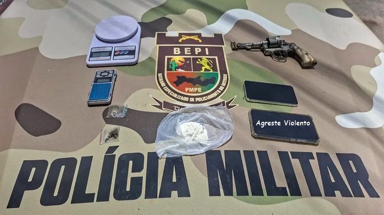 BEPI PRENDE QUATRO HOMENS COM ARMAS, DROGAS E BALANÇAS DE PRECISÃO EM PETROLINA