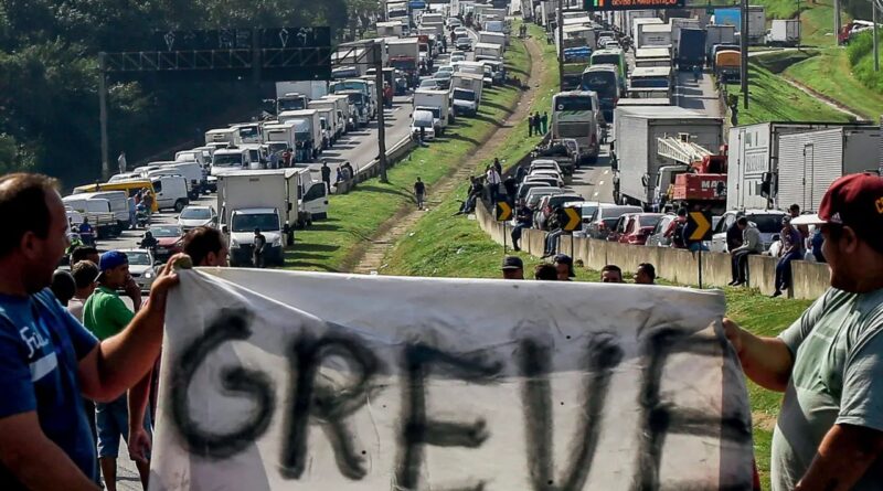 Caminhoneiros ameaçam entrar em greve contra a alta do diesel