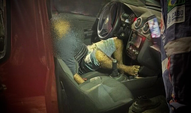 HOMEM É EXECUTADO A TIROS DENTRO DE CARRO NO CENTRO DO CABO DE SANTO AGOSTINHO