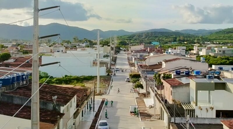 Mais de 4 mil metros quadrados de pavimentação são entregues no bairro Ayrton Maciel pela Prefeitura de Belo Jardim