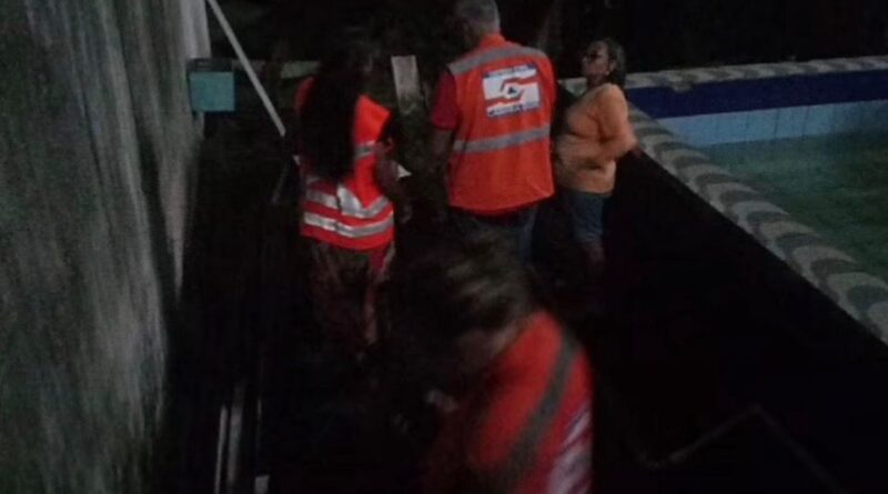 Desabamento de mro durante chuva deixa mãe e filho feridos em Camaragibe