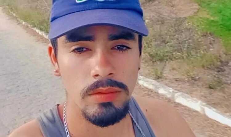 HOMEM MORRE APÓS COLIDIR MOTOCICLETA EM ESTACA DE CERCA NA ZONA RURAL DE CARUARU