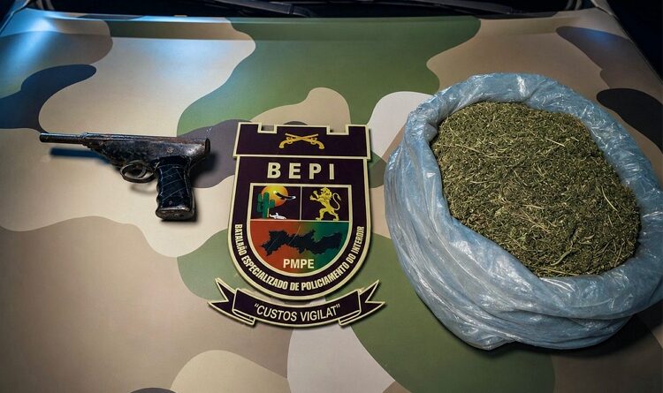 BEPI APREENDE ARMA E MAIS DE 1 KG DE DROGAS DURANTE OPERAÇÃO EM MIRANDIBA