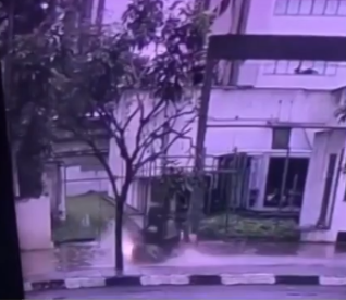Motociclista cai em buraco e é arremessado em Caruaru