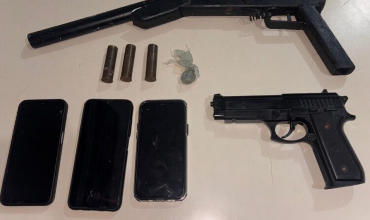 PM APREENDE ARMA, DROGA E DETÉM ADOLESCENTES APÓS DISPAROS EM SÃO CAETANO