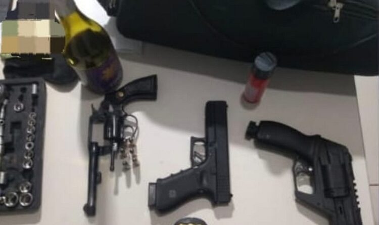 PM APREENDE ARMA DE FOGO APÓS ACIDENTE NA BR-232, EM CARUARU