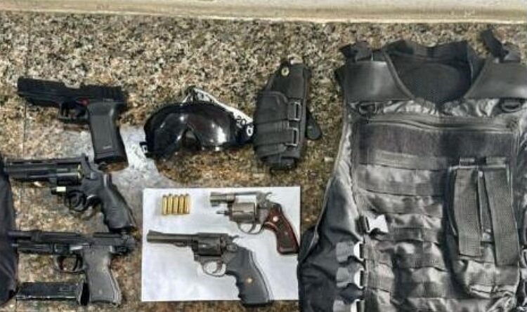 OPERAÇÃO DA PM EM GOIANA TERMINA COM APREENSÃO DE ARMAS E MATERIAIS DE USO RESTRITO