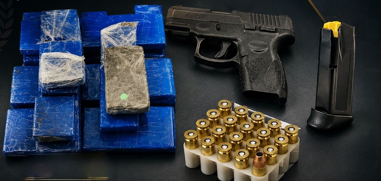 CASAL É PRESO COM 12 KG DE MACONHA, PISTOLA 9MM E VEÍCULO EM GRAVATÁ