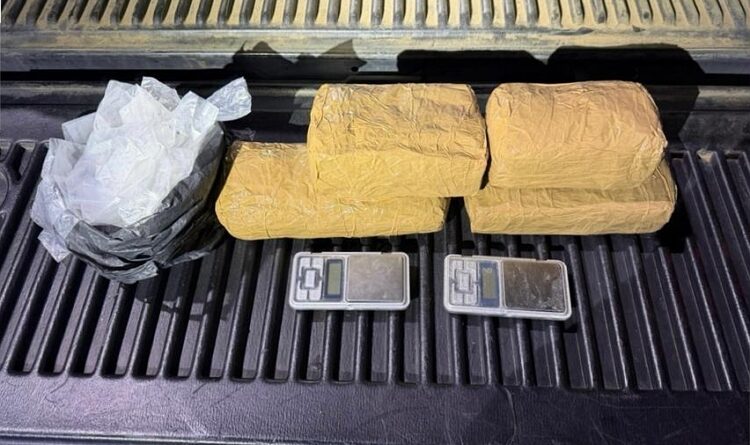 POLÍCIA MILITAR APREENDE MAIS DE 4 KG DE COCAÍNA DURANTE OPERAÇÃO EM ARARIPINA