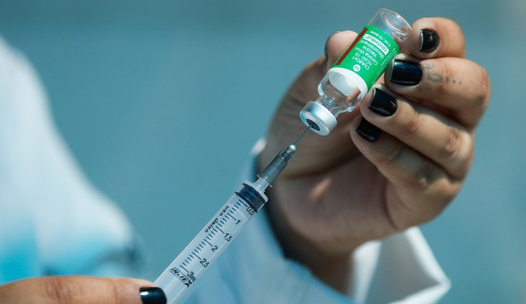 Criadores da AstraZeneca focam em desenvolvimento de imunizante inédito contra o Ebola