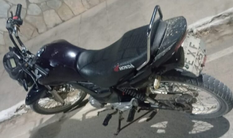 MOTO COM MOTOR ADULTERADO É APREENDIDA E CONDUTOR DETIDO EM SALOÁ