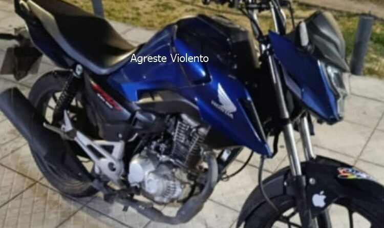 POLÍCIA MILITAR RECUPERA MOTO FURTADA E DETÉM SUSPEITOS EM CAPOEIRAS