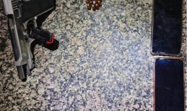 DELEGACIA DE PARANATAMA E 9º BPM DEFLAGRAM OPERAÇÃO ELO QUEBRADO E APREENDEM ARMA, COCAÍNA E DINHEIRO DO TRÁFICO E PRENDEM ELEMENTOS