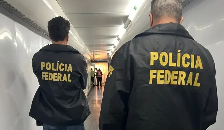 PF mira facções criminosas em operação contra lavagem de dinheiro e tráfico de droga e armas