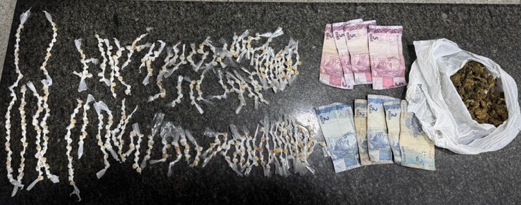 POLÍCIA MILITAR APREENDE DUPLA SUSPEITA DE TRÁFICO DE DROGAS EM CAMARAGIBE