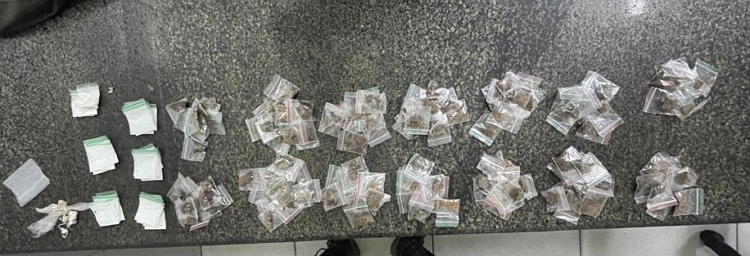 PM APREENDE MENOR COM DROGAS NO BAIRRO DE PEIXINHOS, EM OLINDA