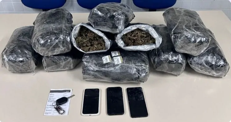 BEPI APREENDE MAIS DE 10 KG DE MACONHA E PRENDE DOIS SUSPEITOS DE TRÁFICO EM SERTÂNIA