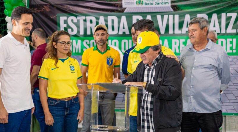 Prefeitura de Belo Jardim assina ordem de serviço para pavimentação da estrada da Vila Raiz na zona rural