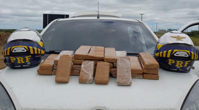 Casal é preso com mais de 20 quilos de maconha em Cachoeirinha