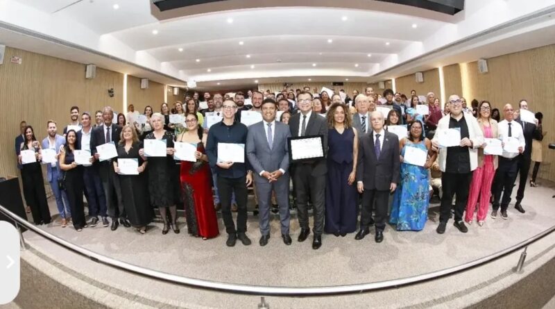 Alepe homenageia 100 profissionais de eventos de Pernambuco em solenidade especial