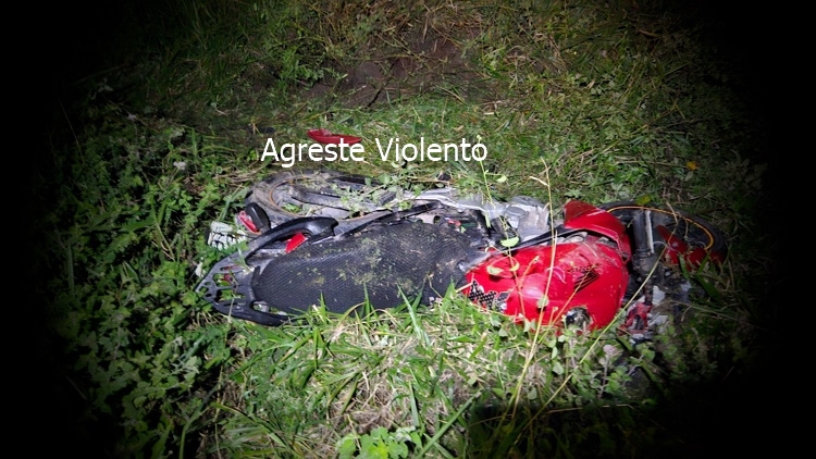 JOVEM MORRE E ADOLESCENTE FICA FERIDO APÓS COLISÃO ENTRE MOTO E CARRO EM PARANATAMA