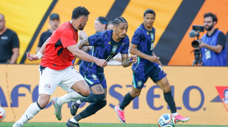 Brasil vence Egito por 2 a 1 no último amistoso antes do Mundial