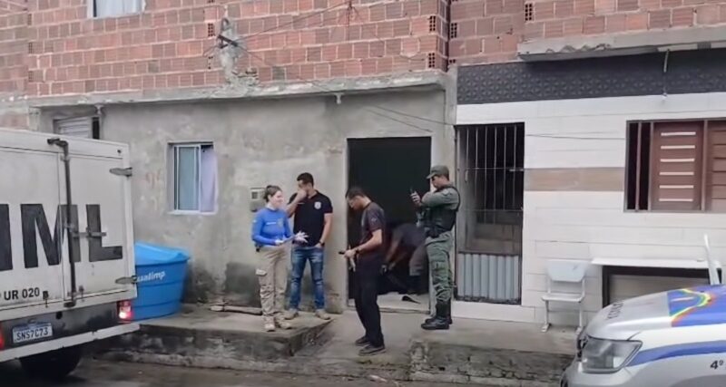 Mulher é assassinada a tiros dentro de casa em Caruaru
