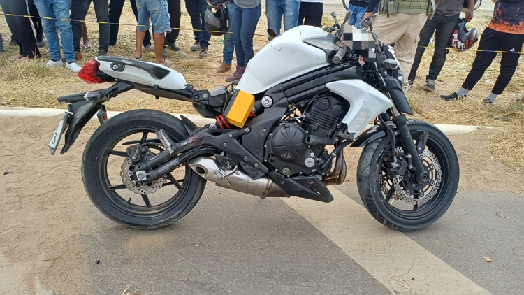 MULHER MORRE APÓS ACIDENTE ENTRE CARRO E MOTOCICLETA NA BR-428, EM PETROLINA