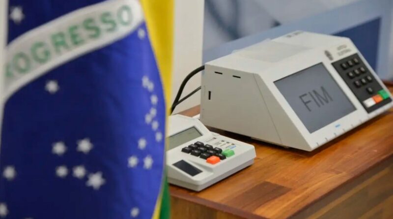 Além das fake news, as fake contas