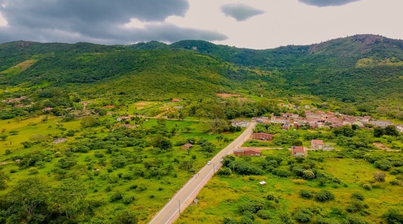 Prefeitura de Belo Jardim inaugura estrada de Taboquinha e entrega obra histórica para a zona rural