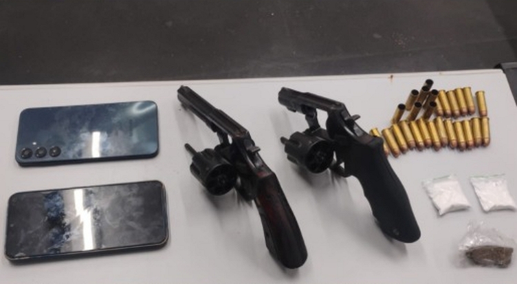 PM REAGE A ATAQUE, PRENDE SUSPEITO, APREENDE ARMAS E FRUSTRA FUGA APÓS TENTATIVA DE HOMICÍDIO NO CABO DE SANTO AGOSTINHO