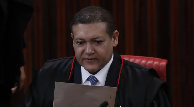 Presidente do TSE reúne ministros nesta quinta para tratar de IA
