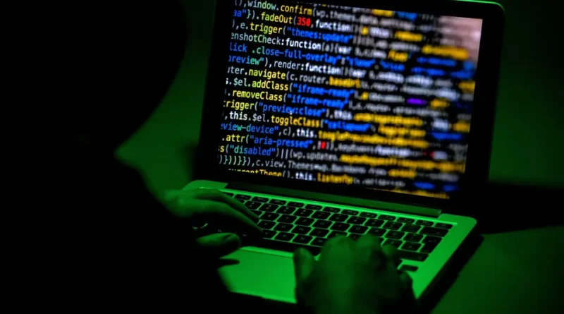 Brasil vive epidemia de crimes digitais (mulheres e jovens mais visados)