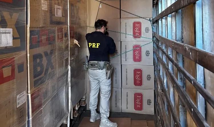 CARGA DE CIGARRO PARAGUAIO AVALIADA EM R$1 MILHÃO É APREENDIDA PELA PRF EM SÃO CAETANO