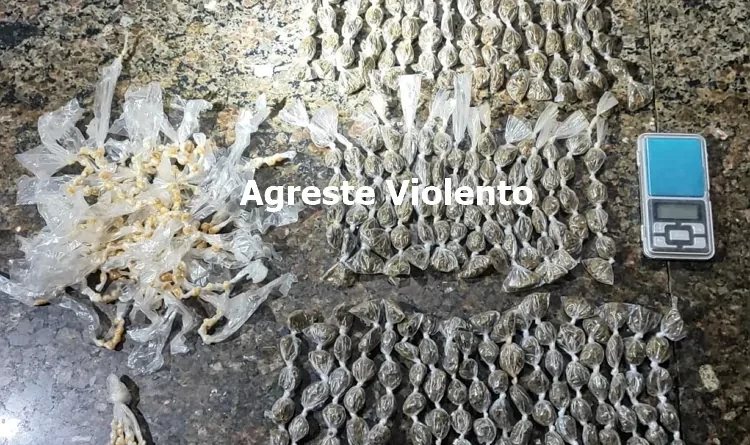 BEPI APREENDE 355 PEDRAS DE CRACK E 250 BIG BIGS DE MACONHA DURANTE AÇÃO EM ITAQUITINGA