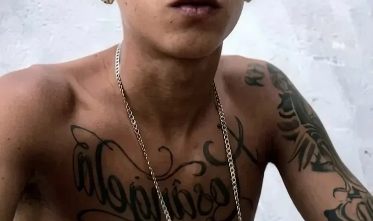JOVEM DE 18 ANOS É ASSASSINADO A TIROS DENTRO DE CASA EM PAULISTA
