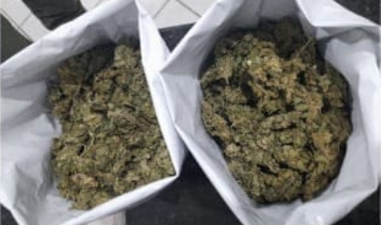 POLÍCIA MILITAR APREENDE CERCA DE 900 GRAMAS DE MACONHA DURANTE ABORDAGEM EM BREJO DA MADRE DE DEUS