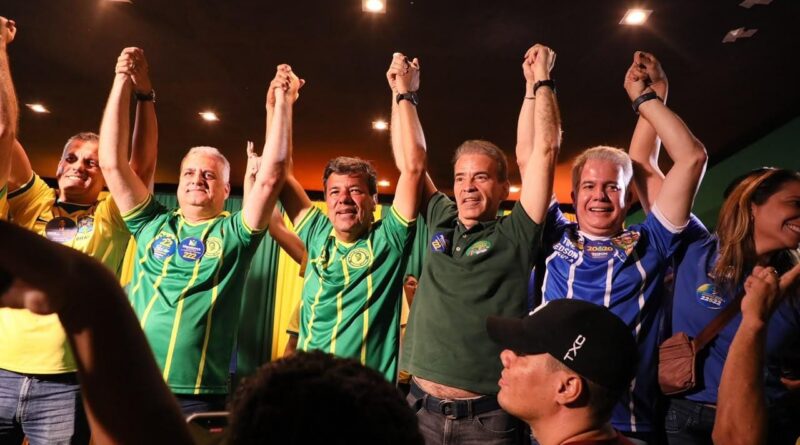 Vice de Flávio Bolsonaro, Alfredo Gaspar é recebido com festa em onda verde-amarela no Piauí e em Pernambuco