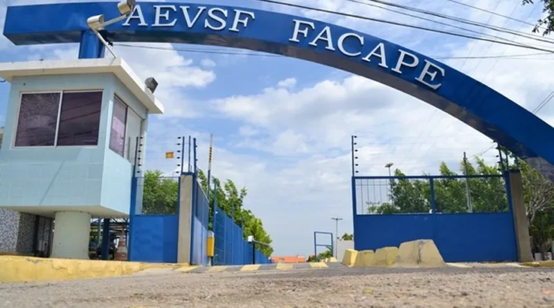 Faculdade de Petrolina celebra 50 anos e concede títulos a personalidades que contribuíram para sua trajetória