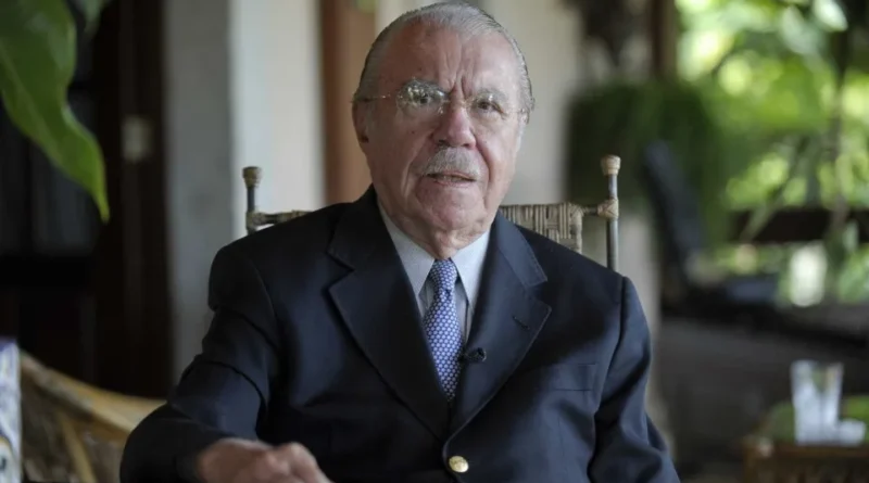 Ex-presidente José Sarney segue internado em hospital de São Paulo