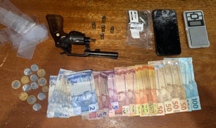 OPERAÇÃO DO 15º BPM APREENDE REVÓLVER COM NUMERAÇÃO RASPADA, DROGAS E DINHEIRO EM SÃO BENTO DO UNA
