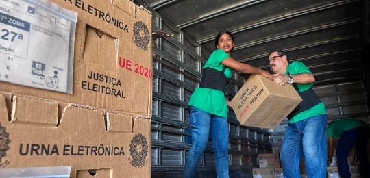 TRE-PE inicia transporte das urnas para locais de votação