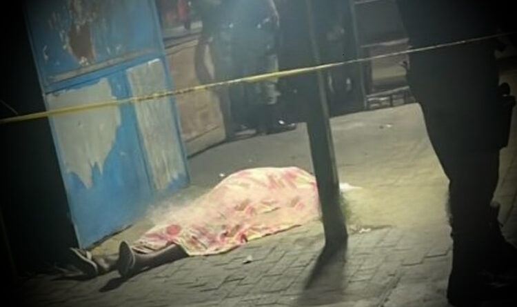 HOMEM É MORTO A TIROS E OUTRO FICA BALEADO NA COHAB, NO CABO