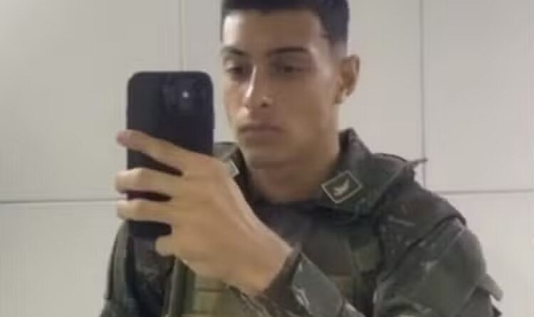 JOVEM É PRESA SUSPEITA DE AJUDAR SOLDADO A FUGIR DE QUARTEL COM FUZIL E MUNIÇÕES